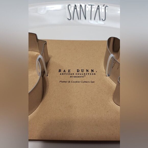 𝅺RAE Dunn Artisan Collection Ceramic Santa Cookie Plate with cookie cutt… - Picture 2 of 3